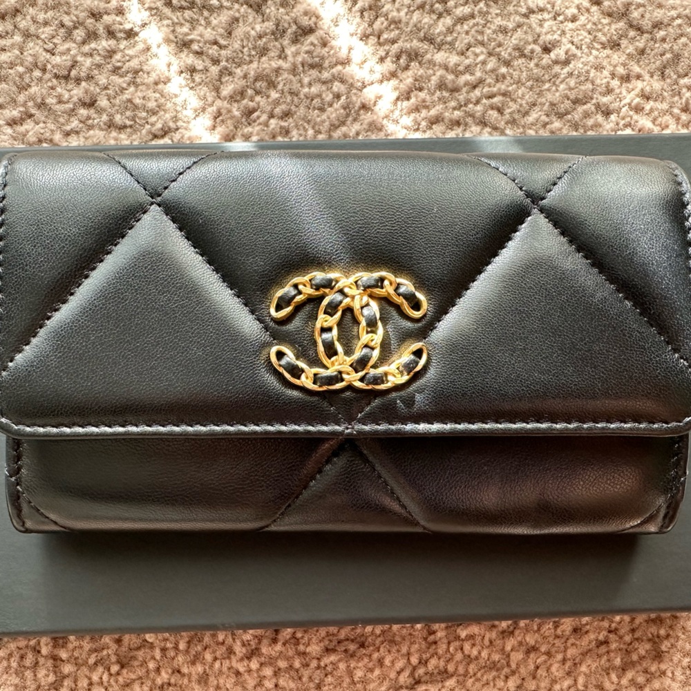 Chanel wallet excellent condition